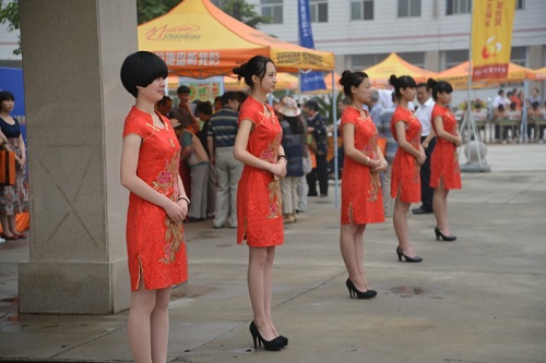 河北商贸学校礼仪队纳新通知 招生问答 第1张