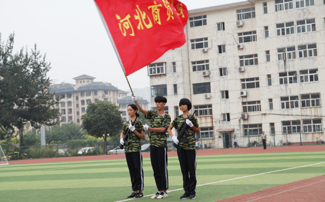 河北商贸学校新生军训汇演 学校环境 第1张