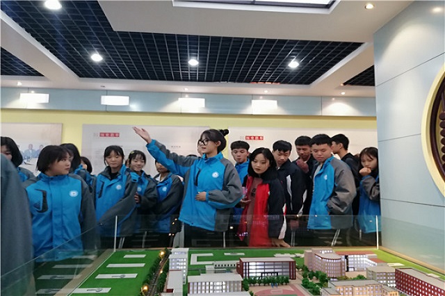 2019级新生参观河北商贸学校史馆 新闻资讯 第2张