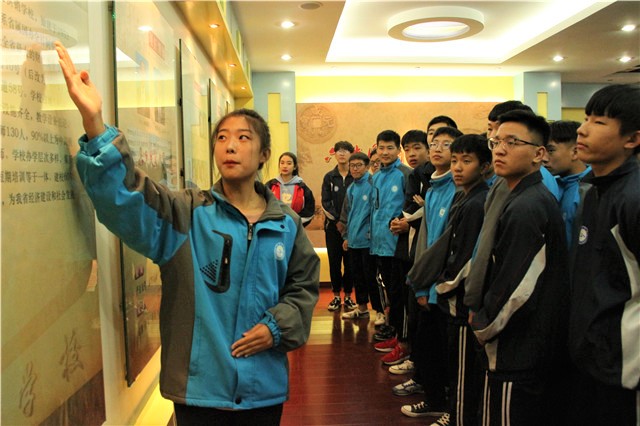 2019级新生参观河北商贸学校史馆 新闻资讯 第1张