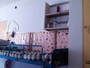 河北商贸学校宿舍是几人间？